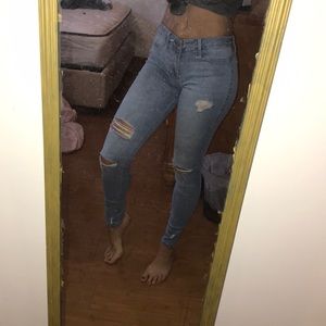 Hollister jeans in the size 1 with rips